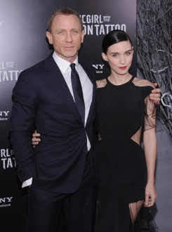 Daniel Craig y Rooney Mara en la premier de "The Girl With the Dragon Tattoo". Ambos actores están estipulados para regresar en las dos secuelas